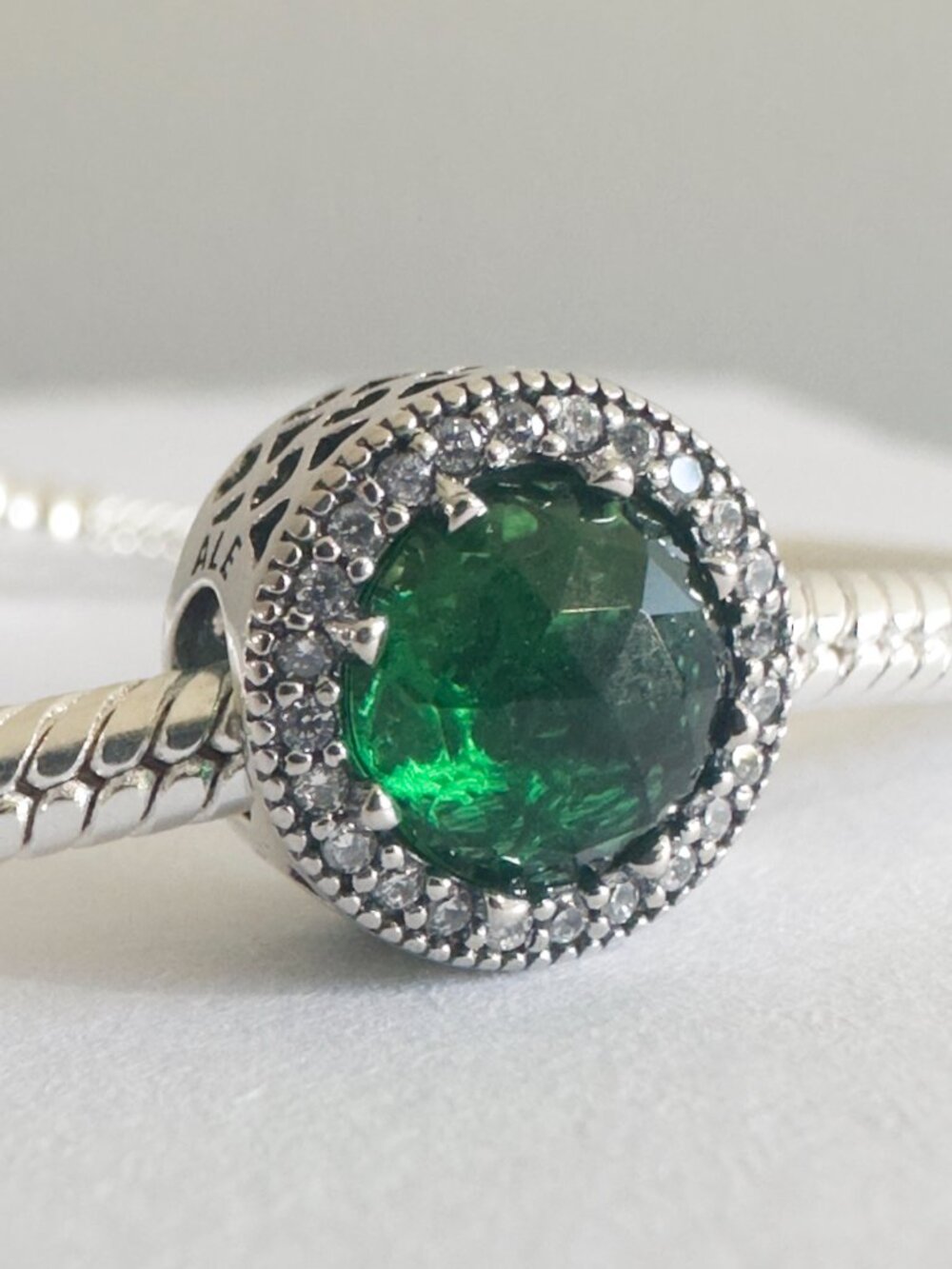 Authentic PANDORA Radiant Hearts Charm GREEN 925 Ale Silver - Picture 2 of 4
